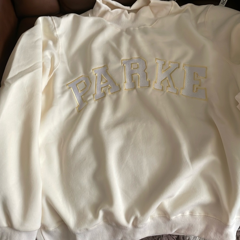 New sweatshirt size medium to large